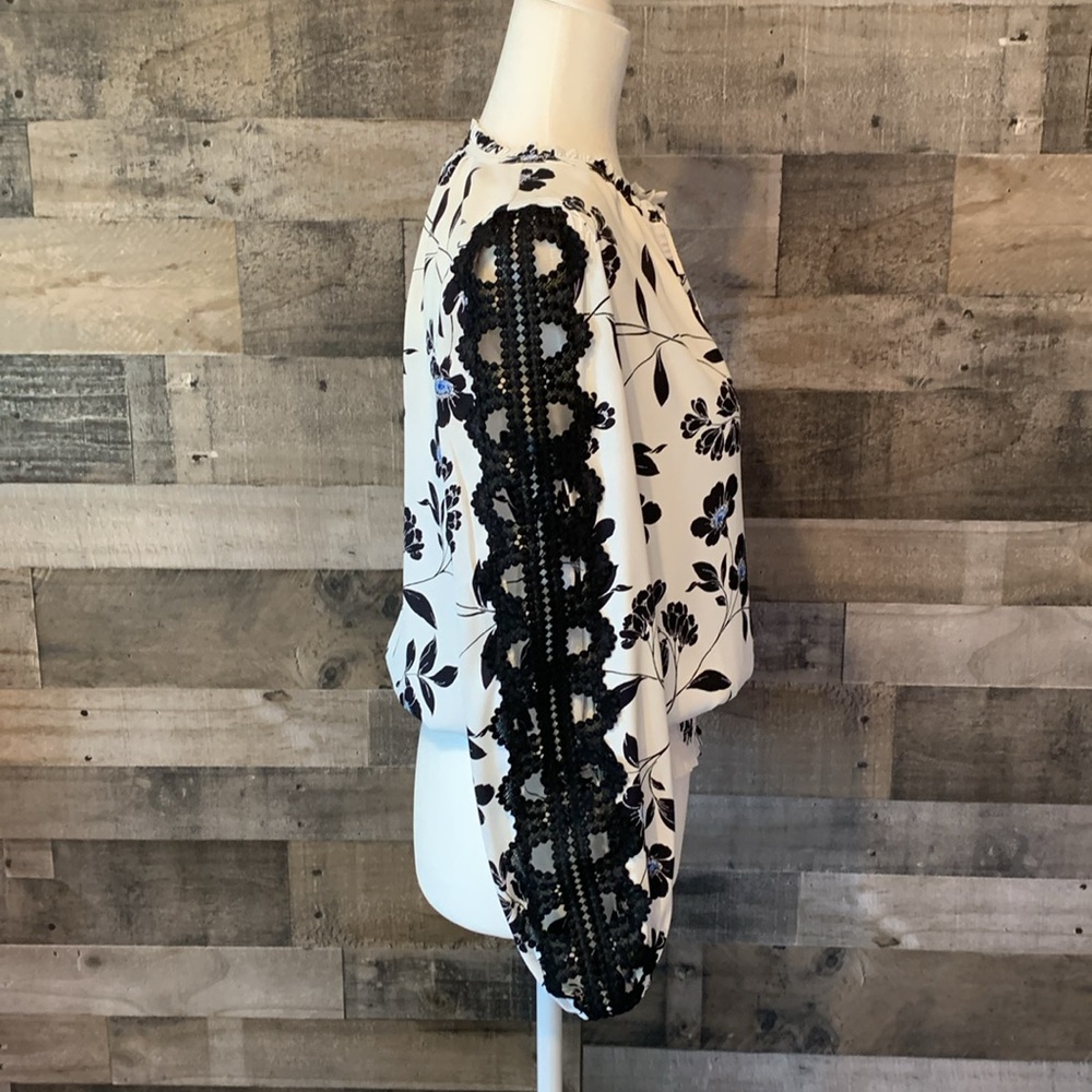 White House Black Market long sleeve floral top Size XXS - Picture 3 of 16